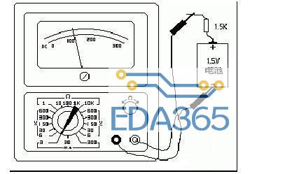 测量电阻：--先将表棒搭在一起短路，使指针向右偏转，随即调整“Ω”调零旋钮，使指针恰好指到0。然后将两根表棒分别接触被测电阻（或电路）两端，读出指针在欧姆刻度线（条线）上的读数，再乘以该档标的数字，就是所测电阻的阻值。例如用R*100挡测量电阻，指针指在80，则所测得的电阻值为80*100=8K。