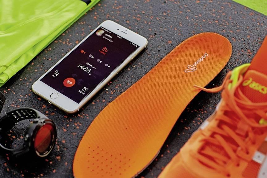 压感智能鞋垫提供ANT+和低功耗蓝牙无线连接帮助跑者改善跑
